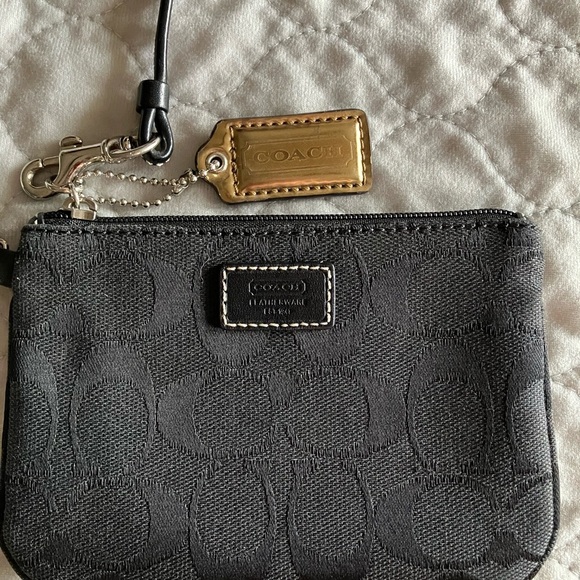 EUC Coach Black Signature Canvas Zip Top Wristlet with Tag No callouts - Picture 2 of 4